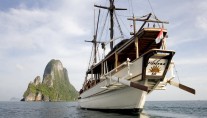 Luxury yacht Silolona available in Indonesia 